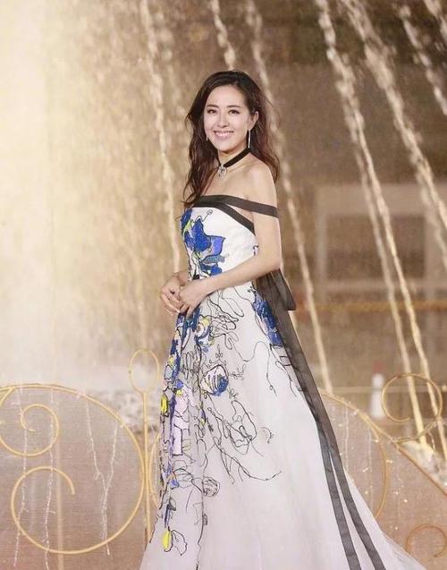 吴孟达现任妻子侯珊燕 吴孟达现任妻子侯珊燕