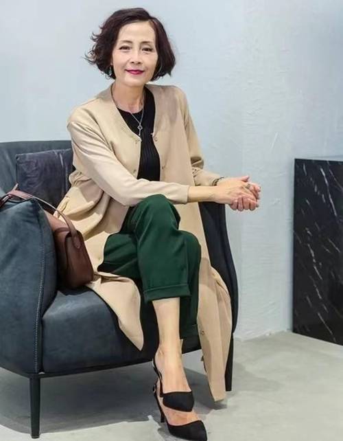 保安大叔指导林志颖拍照 保安大叔指导林志颖拍照