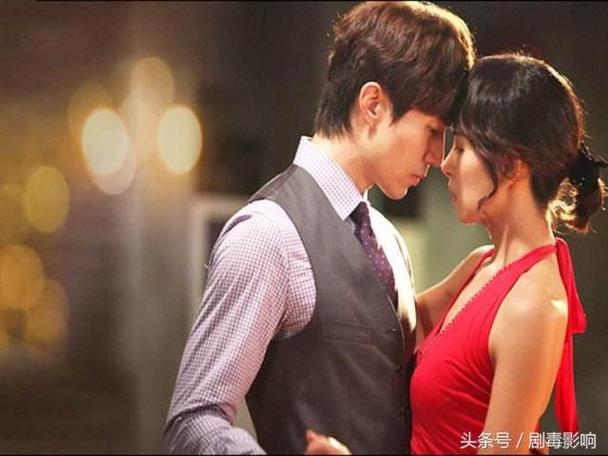 越野车撞公交站 等车女子身亡