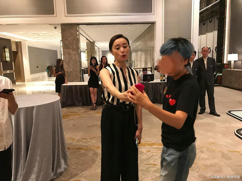 爱情公寓靠近 爱情公寓靠近歌词表达的意思 爱情公寓靠近 爱情公寓靠近歌词表达的意思